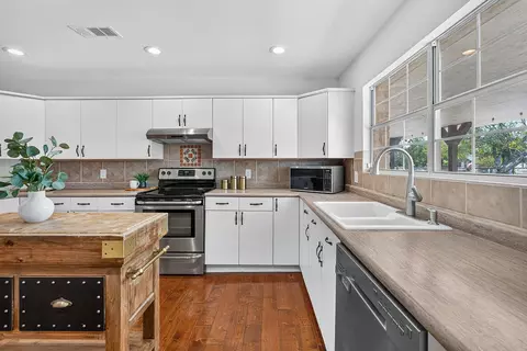 Kitchen - 102 Valley View Dr E, Leander, TX 78641 photo 3 of 3