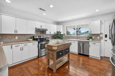 Kitchen - 102 Valley View Dr E, Leander, TX 78641 photo 2 of 3