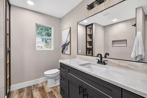 Bath - 102 Valley View Dr E, Leander, TX 78641 photo 3 of 5