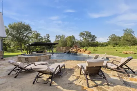 Exterior - 175 Wilson Rd, Elgin, TX 78621 photo 4 of 6