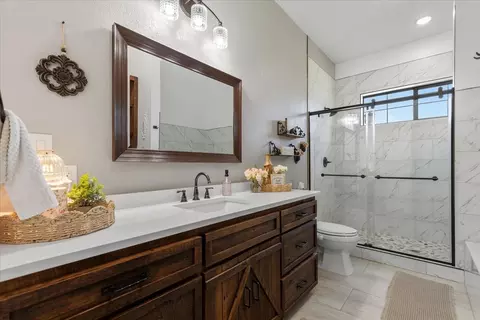 Bath - 175 Wilson Rd, Elgin, TX 78621 photo 6 of 8