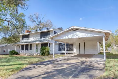 909 Eilers St, Schulenburg, TX 78956