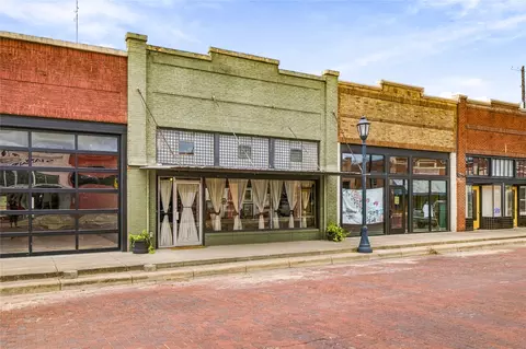 Exterior - 137 E Clark St, Bartlett, TX 76511 photo 2 of 5
