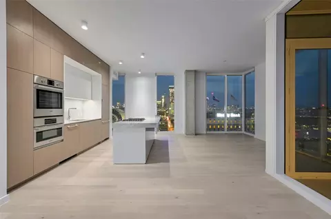 313 W 17th St #2105, Austin, TX 78701