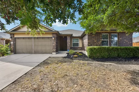 300 Hendelson Ln, Hutto, TX 78634