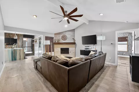 404 Las Cruces St, Buda, TX 78610 photo 2