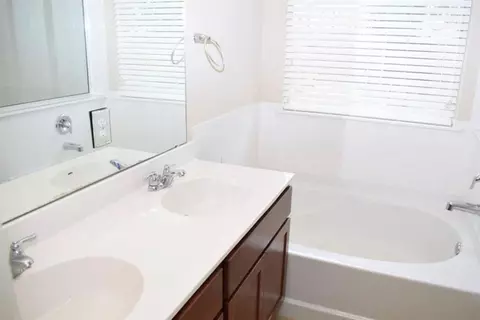 520 S Brook Dr, Leander, TX 78641 photo 6