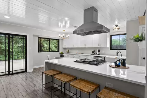7906 Wycombe Dr, Austin, TX 78749