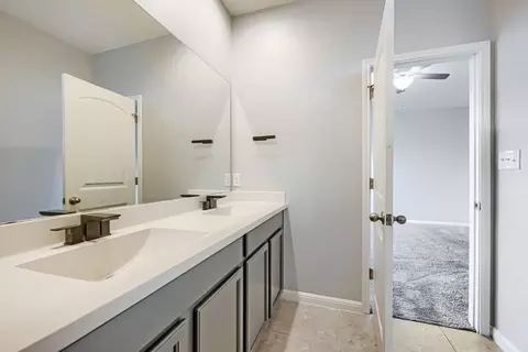 Bath - 417 Anacua Loop #6, Manchaca, TX 78652 photo 1 of 2
