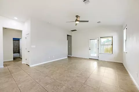 Living - 417 Anacua Loop #6, Manchaca, TX 78652 photo 3 of 4