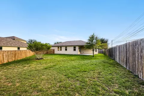 Exterior - 417 Anacua Loop #6, Manchaca, TX 78652 photo 5 of 8