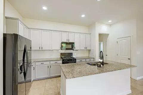 Kitchen - 417 Anacua Loop #6, Manchaca, TX 78652 photo 3 of 5
