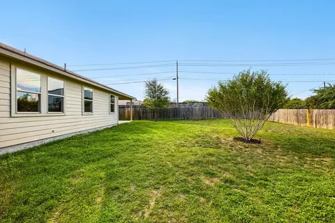 Exterior - 417 Anacua Loop #6, Manchaca, TX 78652 photo 6 of 8