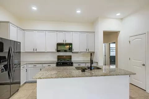 Kitchen - 417 Anacua Loop #6, Manchaca, TX 78652 photo 1 of 5