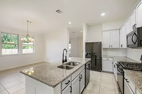 Kitchen - 417 Anacua Loop #6, Manchaca, TX 78652 photo 4 of 5