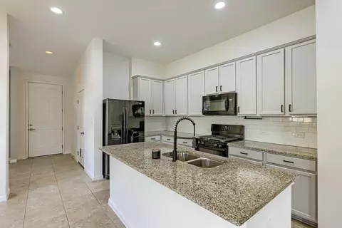 Kitchen - 417 Anacua Loop #6, Manchaca, TX 78652 photo 2 of 5