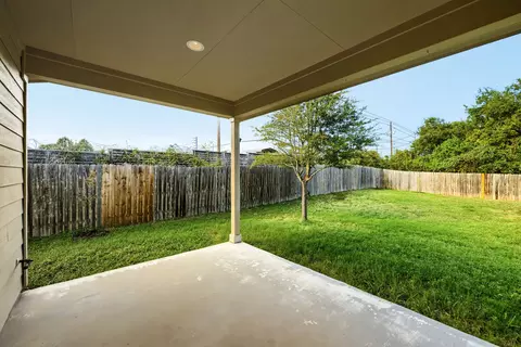 Exterior - 417 Anacua Loop #6, Manchaca, TX 78652 photo 4 of 8
