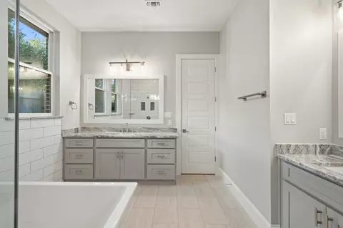 Bath - 112 Axis Loop, Georgetown, TX 78628 photo 5 of 9