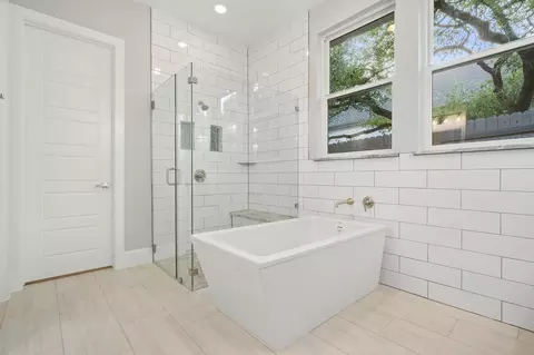 Bath - 112 Axis Loop, Georgetown, TX 78628 photo 4 of 9