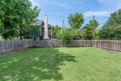 Exterior - 705 E 49th St #A, Austin, TX 78751 photo 6 of 6