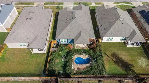1705 T H Johnson Dr, Taylor, TX 76574