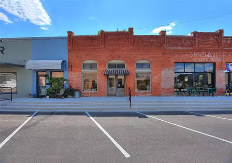 110 NE 2nd St, Smithville, TX 78957
