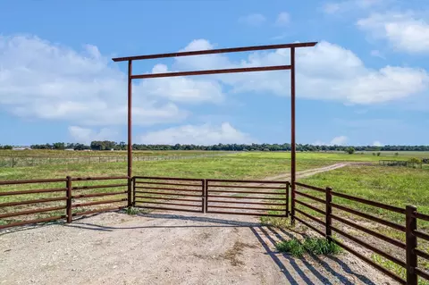 750 County Road 380, Granger, TX 76530