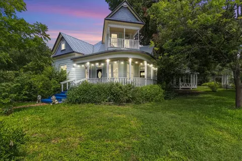 702 E Main St, Round Rock, TX 78664