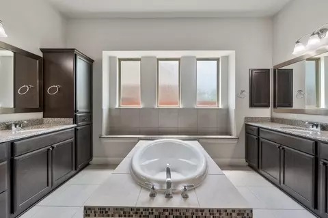 Bath - 2709 Steece Way, Leander, TX 78641 photo 4 of 7