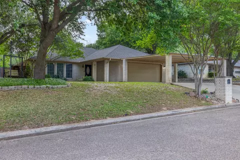705 Palmer St, Rockdale, TX 76567