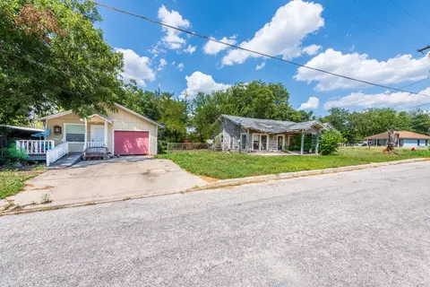1507 Cummings St, Luling, TX 78648 photo 2