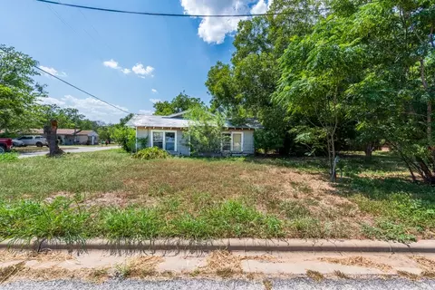 1507 Cummings St, Luling, TX 78648 photo 4