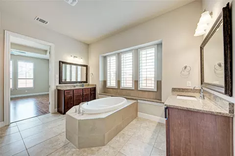 Bath - 709 Critty Ln, Leander, TX 78641 photo 2 of 6
