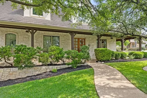 2 Dovedale Cv, The Hills, TX 78738
