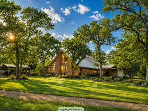 380 Woodlands Dr, Bastrop, TX 78602