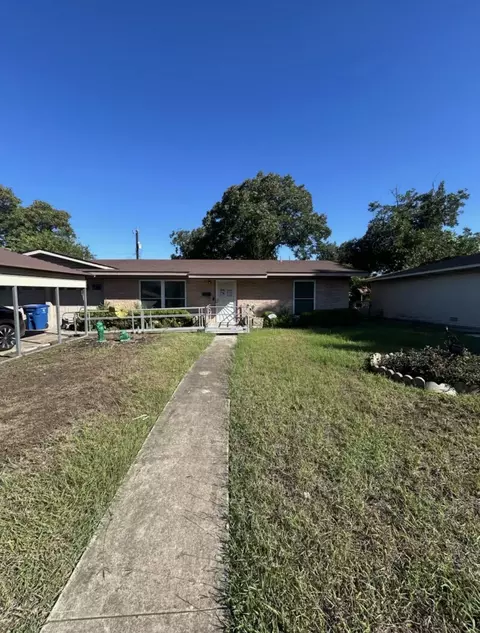 4923 Stoneleigh Dr, San Antonio, TX 78220
