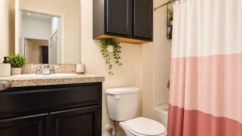 Bath - 130 Satsuma Ln, Kyle, TX 78640 photo 1 of 3