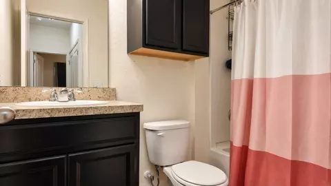 Bath - 130 Satsuma Ln, Kyle, TX 78640 photo 2 of 3