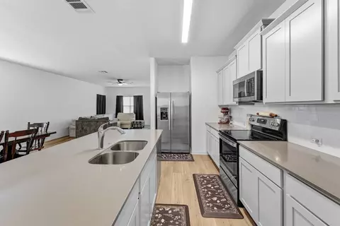 Kitchen - 413 Perfect World Loop, Jarrell, TX 76537 photo 2 of 2