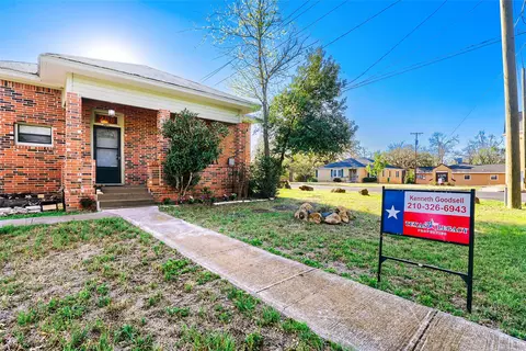 208 N Avenue B, Elgin, TX 78621