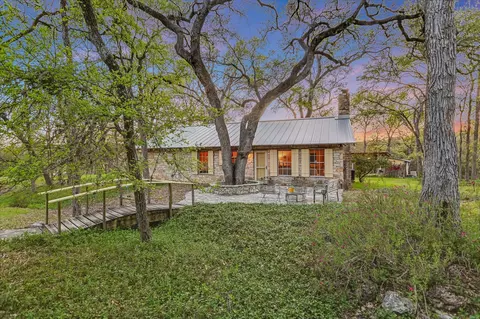 300 Deer Lake Ests, Wimberley, TX 78676
