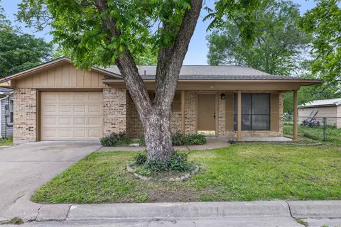 555 E Houston St, Giddings, TX 78942