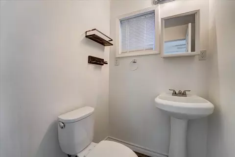 Bath - 1105 E 3rd St, Austin, TX 78702 photo 2 of 4