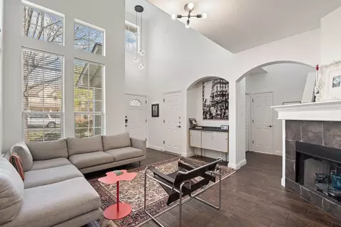 1819 Village Oak Ct, Austin, TX 78704