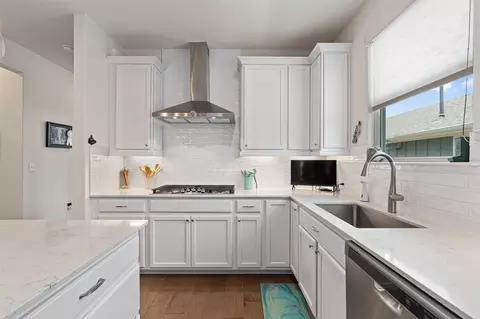 Kitchen - 706 Kitty Hawk Rd, Georgetown, TX 78633 photo 3 of 5