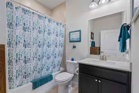 Bath - 706 Kitty Hawk Rd, Georgetown, TX 78633 photo 3 of 4