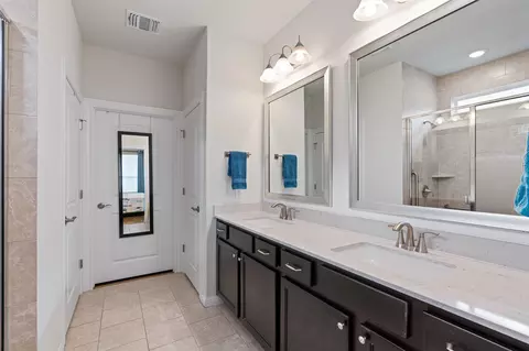 Bath - 706 Kitty Hawk Rd, Georgetown, TX 78633 photo 1 of 4