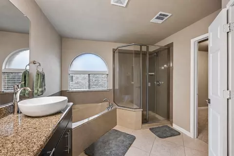 Bath - 2336 Lyla Ln, Leander, TX 78641 photo 1 of 4