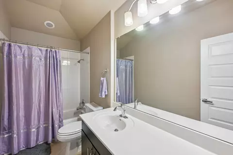 Bath - 2336 Lyla Ln, Leander, TX 78641 photo 3 of 4