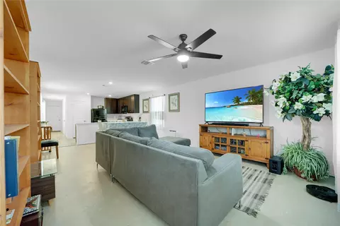 36 Trinity Cir, Lockhart, TX 78644